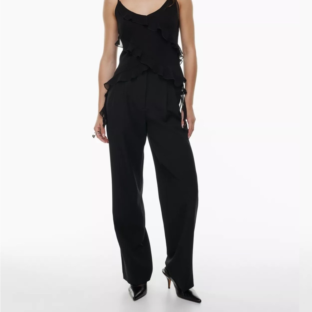 Aritzia The Effortless Pant in (Re)ssential Fabric